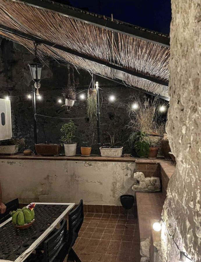 Appartamento In Pieno Centro Storico Con Terrazzo “O'Vicariello” Naples Exterior photo